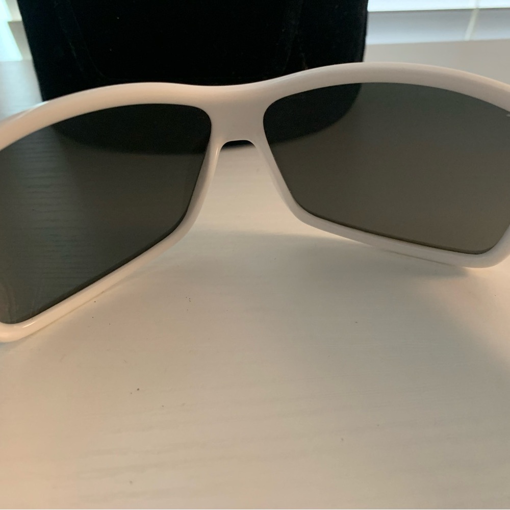 Stylish White Marc Jacobs Sunglasses Mint Condition with case - Picture 6 of 7